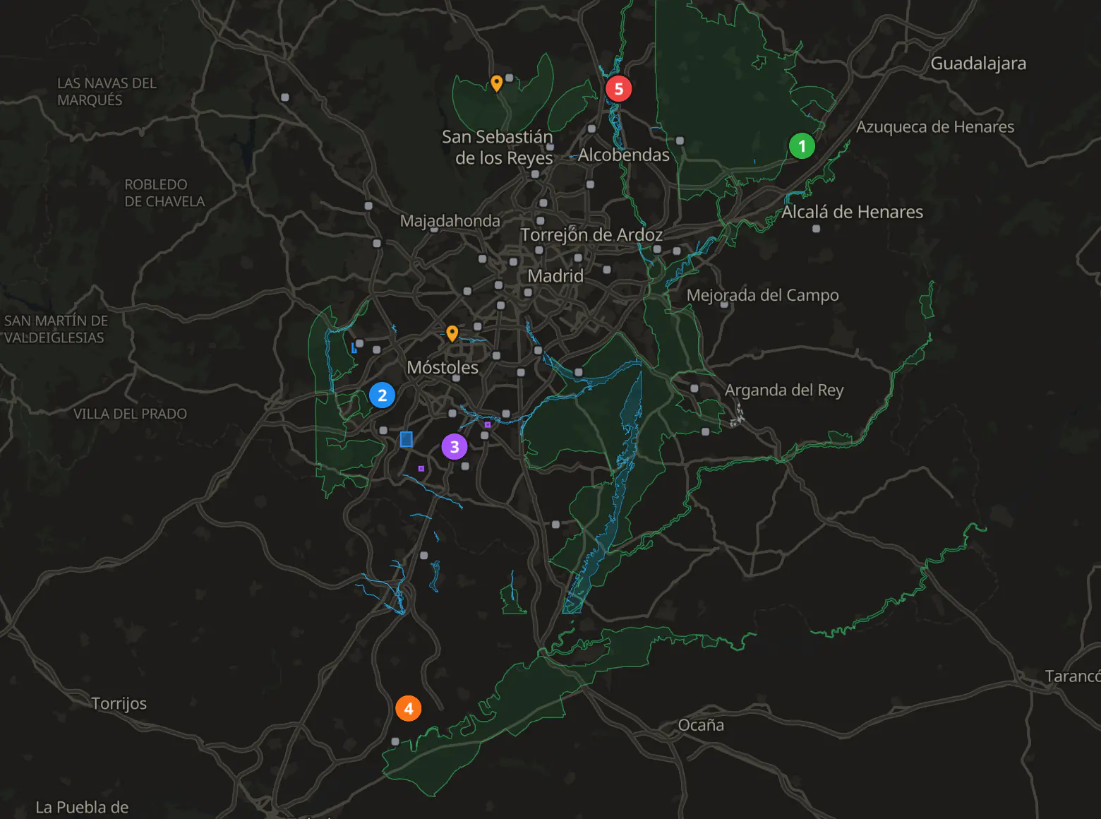 Map of the 60 km around Madrid: the 46 transmission substations, all at 0 MW free for demand, the three tender nodes, the five ranked areas numbered 1 to 5, and the flood zones, Natura 2000 sites and parks around them